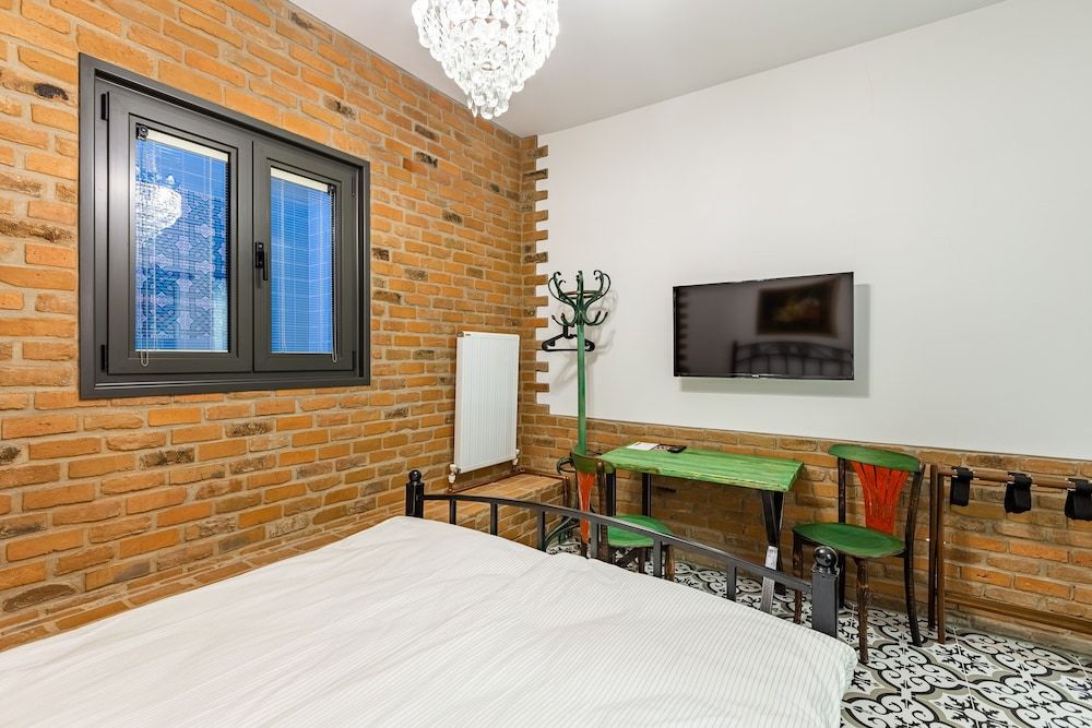 Villa Pera Suite Hotel Modern Economy Double (Semi Basement Floor) 4