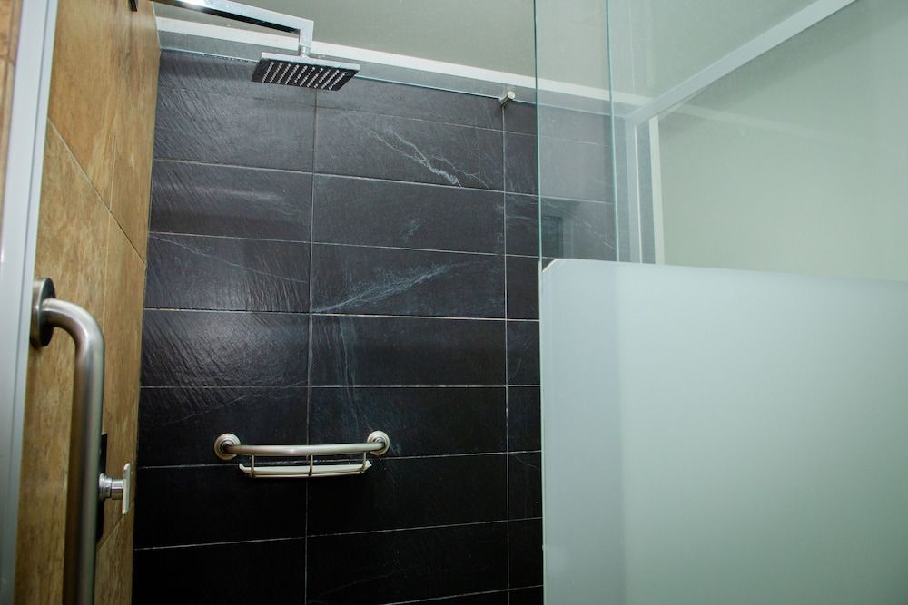 Hotel María Dolores San Luis Potosí Master Suite una cama King Size 7