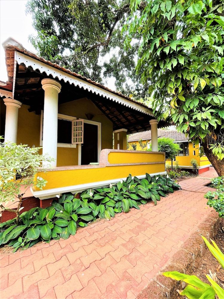 undefined Granpa's Inn Hotel Bougainvillea 2