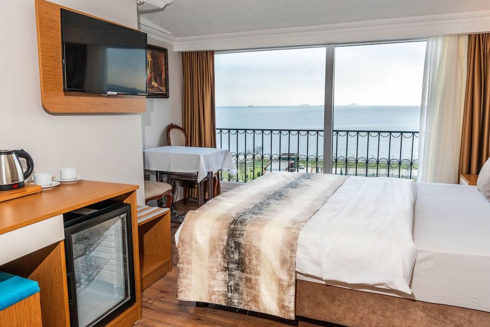 Double Room with Sea View and Balcony
