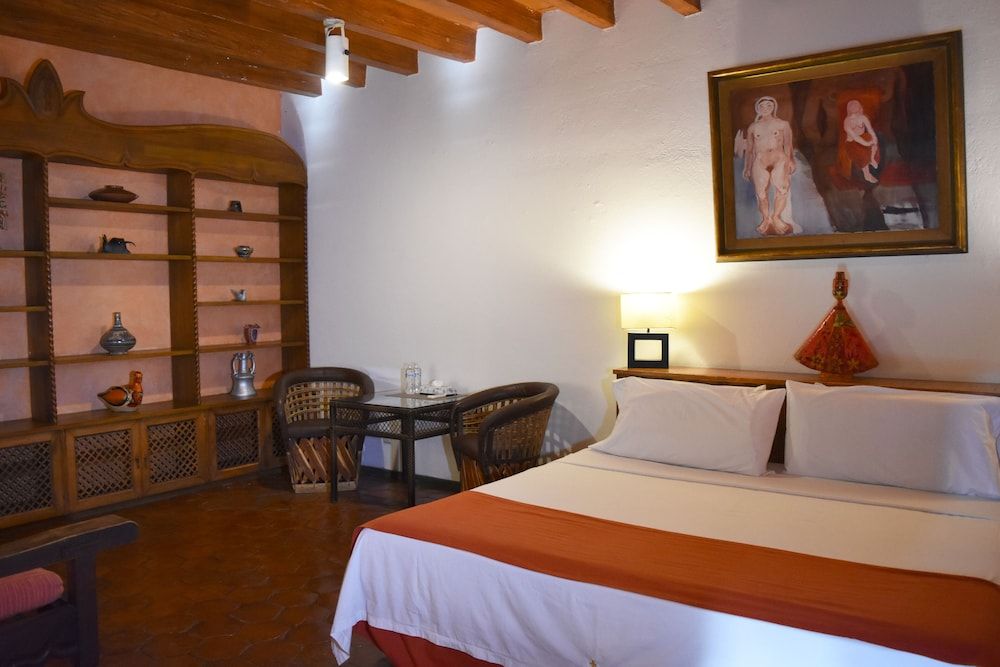 Hotel Boutique La Joyita Deluxe Room, 1 King Bed, Pool View (Quetzalcoatl) 2