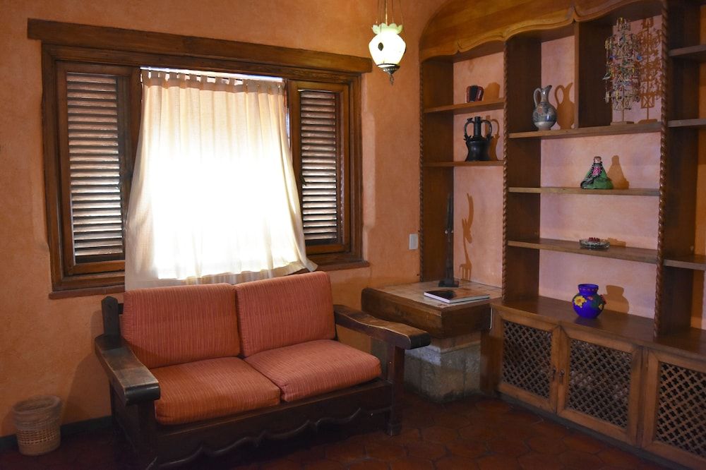 Hotel Boutique La Joyita Deluxe Room, 1 King Bed, Pool View (Quetzalcoatl) 3