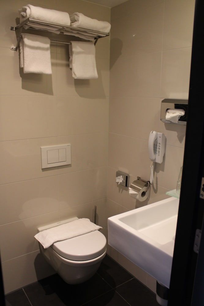 Royal Amsterdam Hotel Basic Room, 2 Twin Beds 4