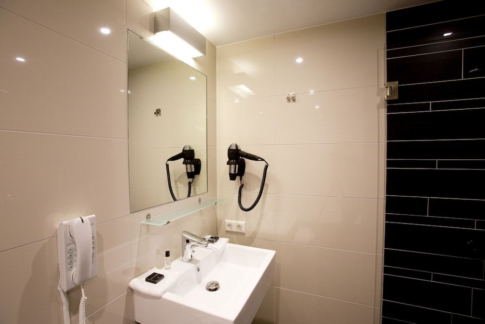 Royal Amsterdam Hotel Basic Room, 2 Twin Beds 5