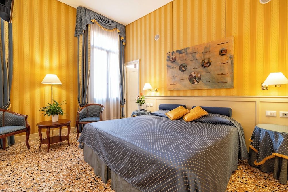undefined Hotel Bella Venezia 3