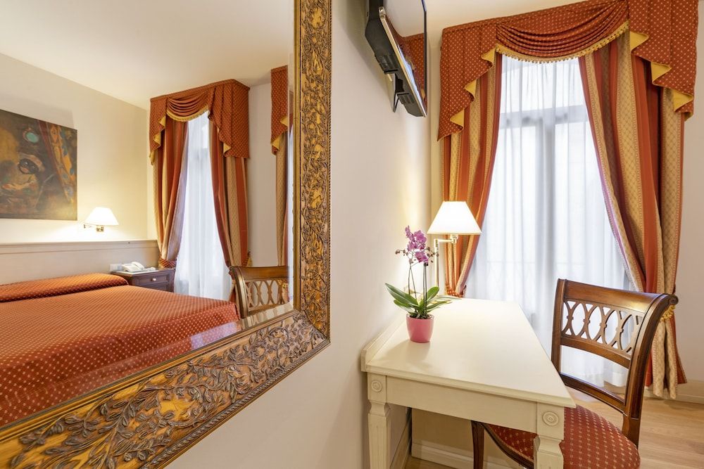 undefined Hotel Bella Venezia 5