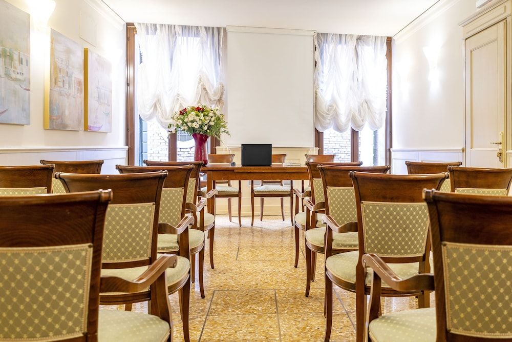 undefined Hotel Bella Venezia 10