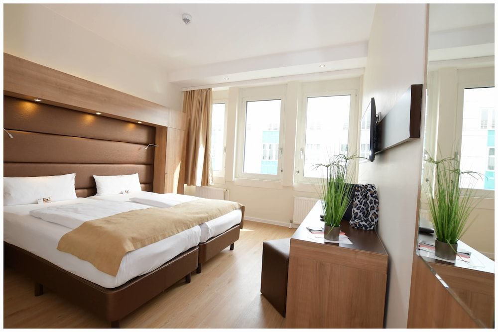 Motel Plus Berlin Double Room, Allergy Friendly, City View 6