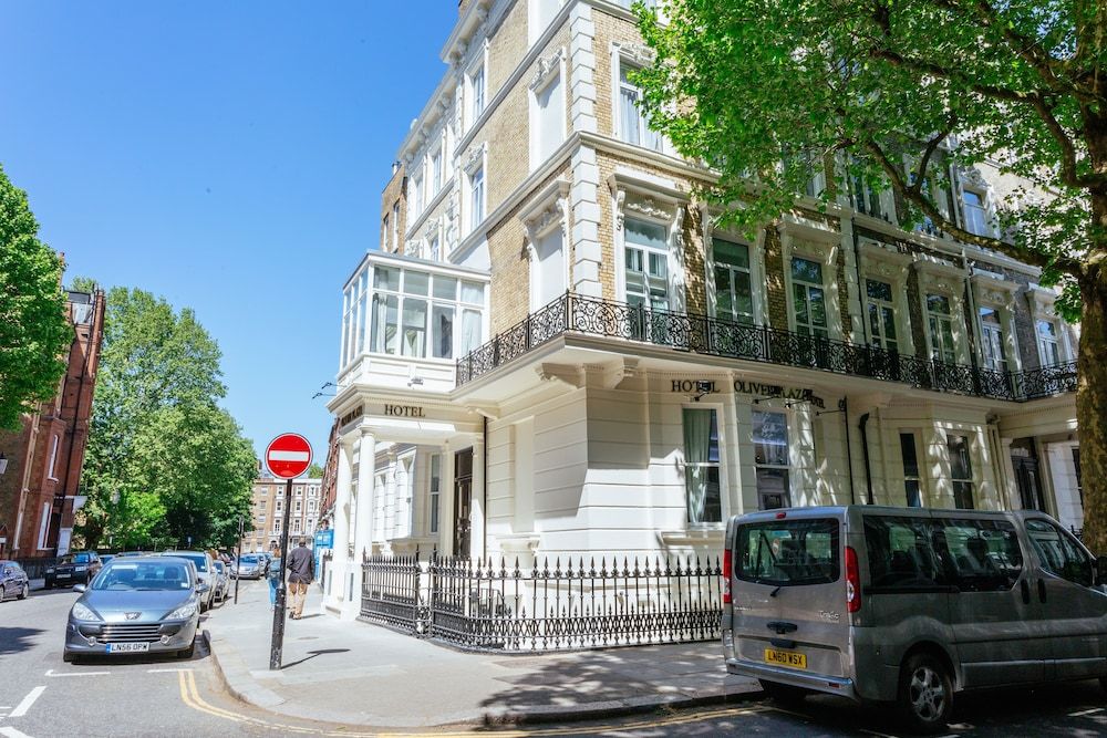 undefined Oliver Plaza 4