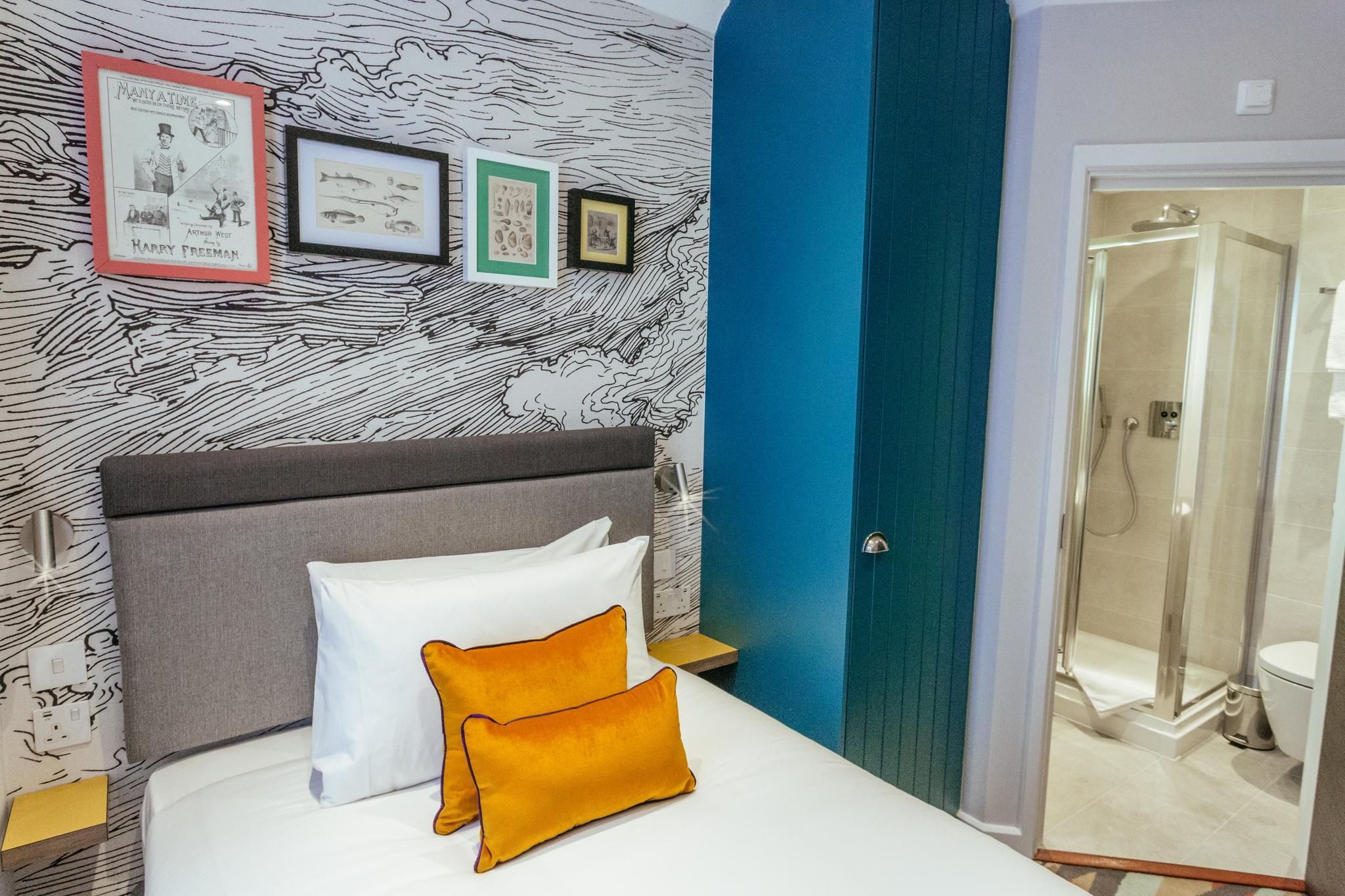 undefined Oliver Plaza 6