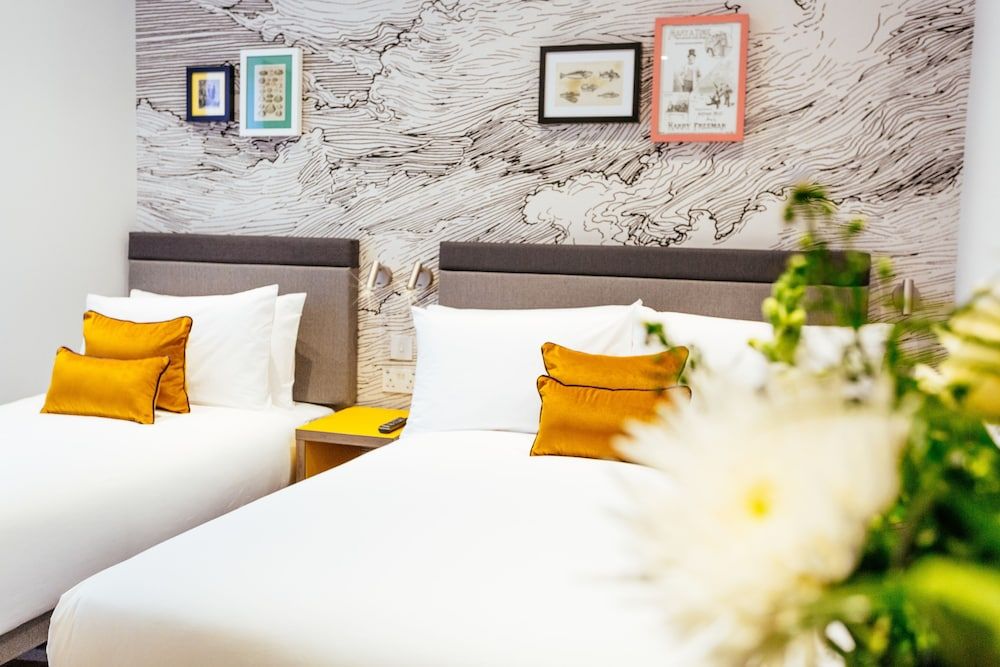 undefined Oliver Plaza 10