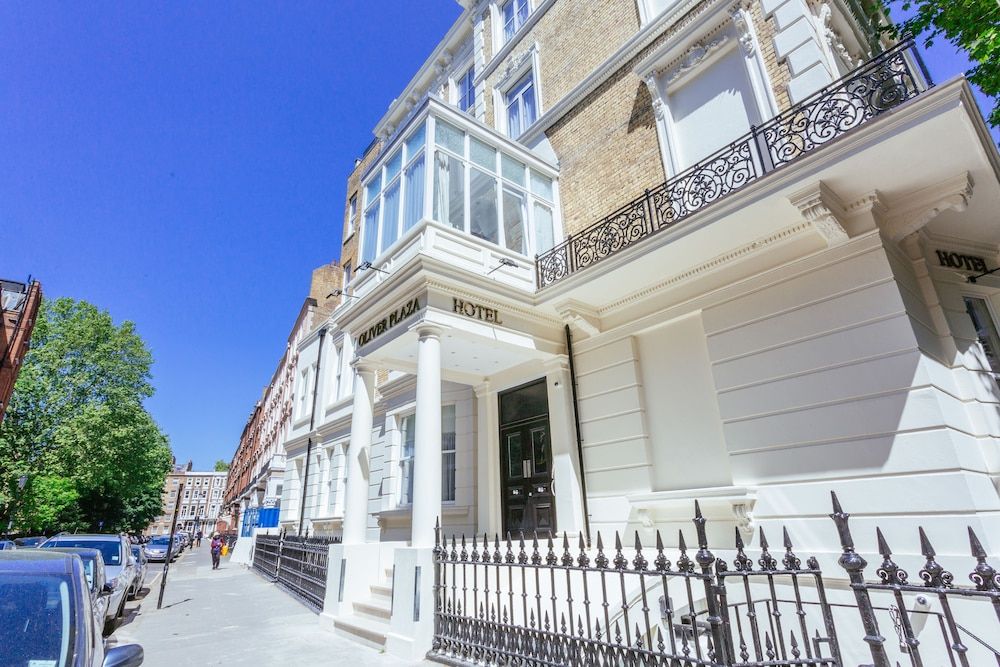 undefined Oliver Plaza 3