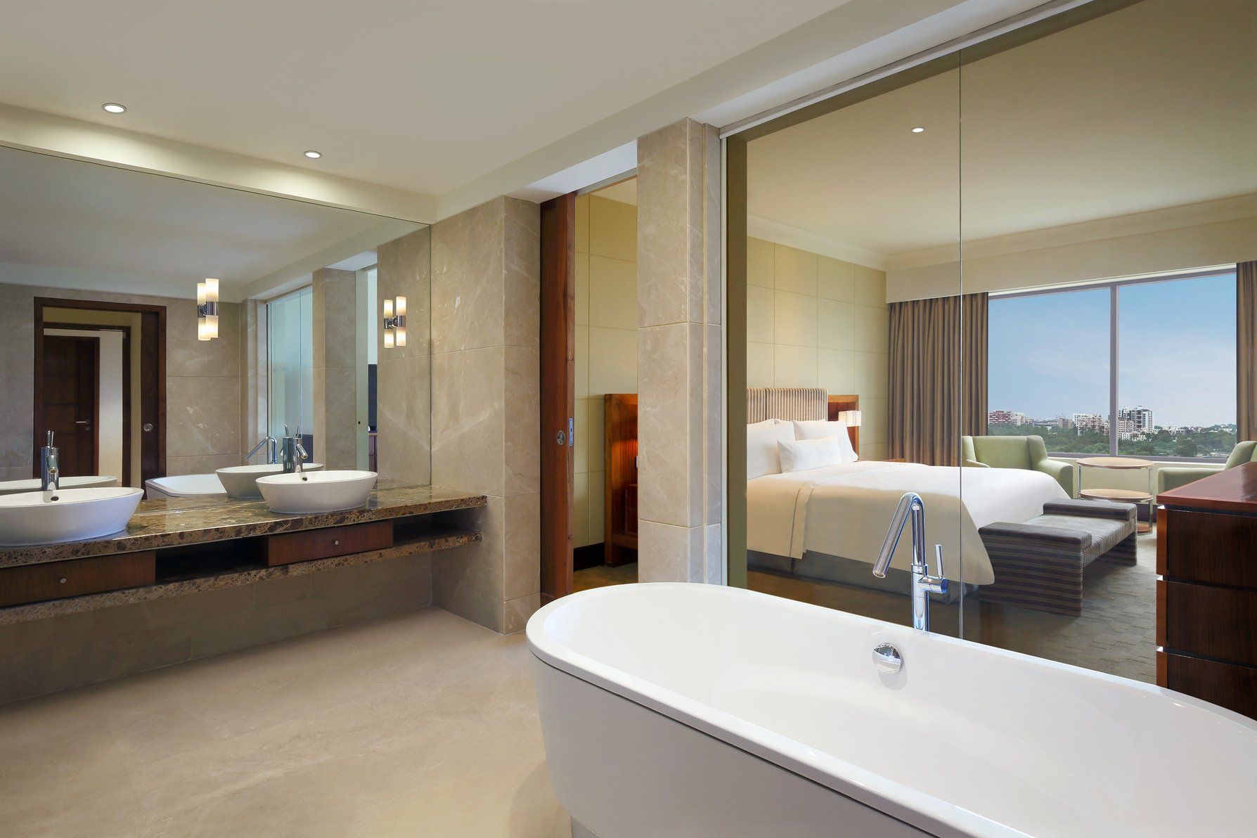 Suite Bathroom – Tub