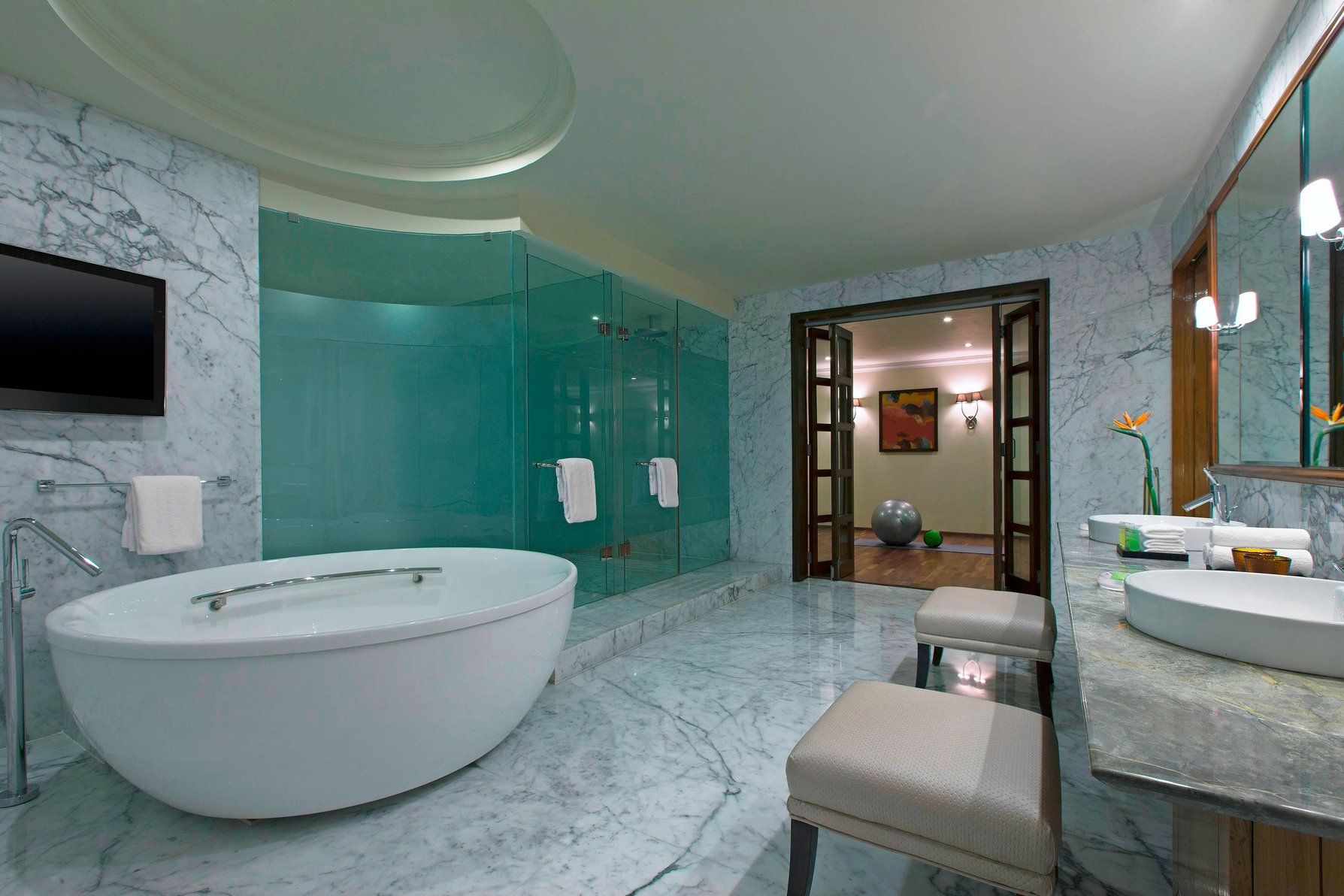 Club lounge access, 1 Bedroom Presidential Suite, 1 King, City view, Balcony
