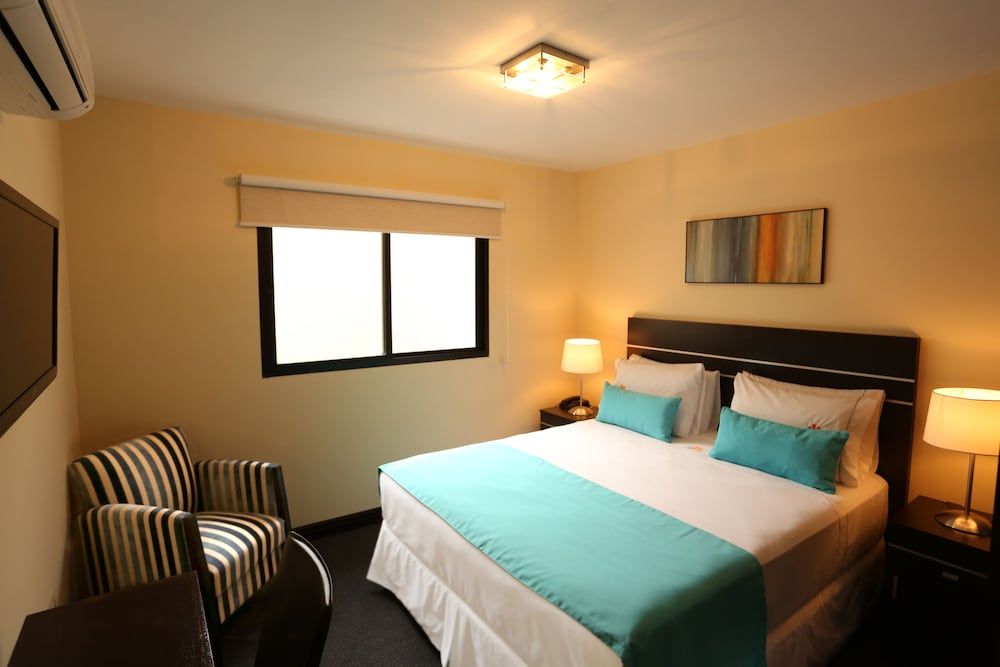 Puerto Mercado Hotel Standard Room, 1 Queen Bed 2