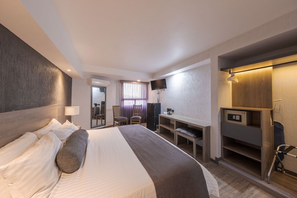 Hotel Malibu Estandar con cama king 5