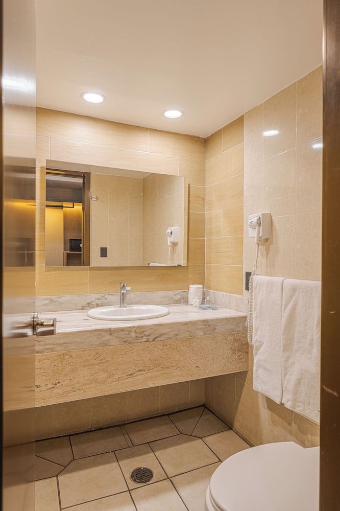 Hotel Malibu Standard Room, 1 Queen Bed 9