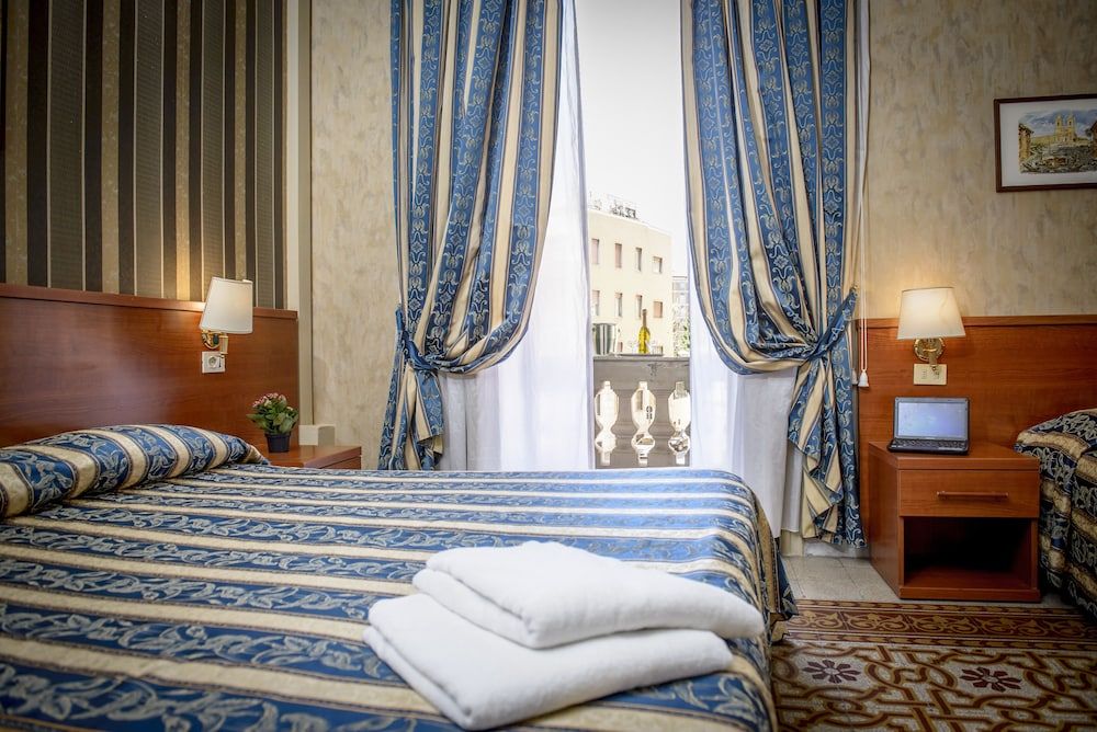 Hotel Emmaus Triple Room 2