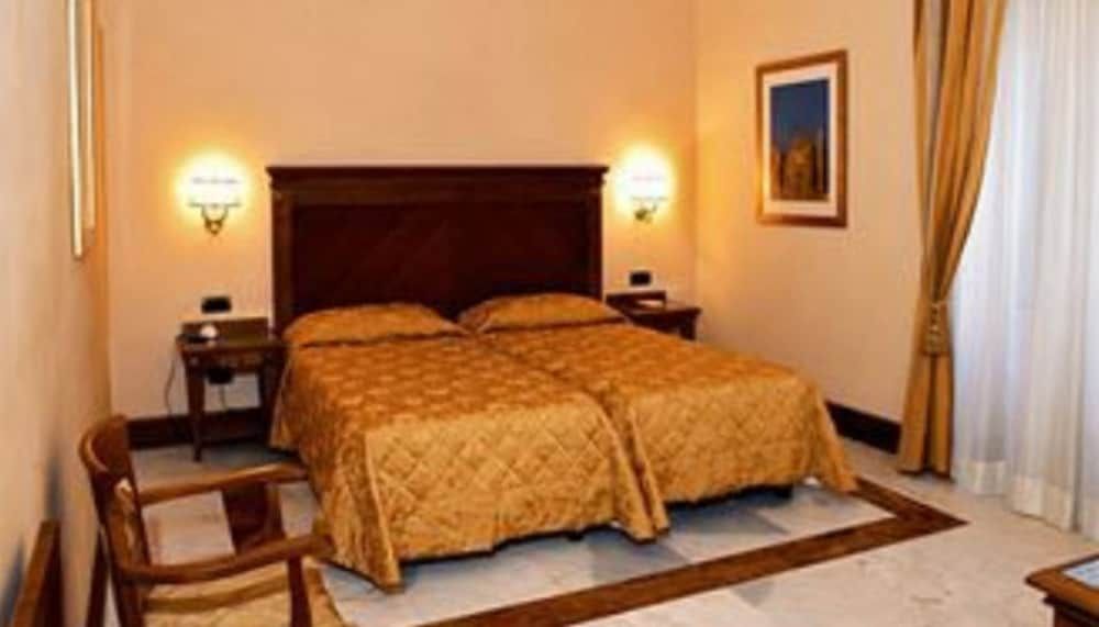 Tmark Hotel Vaticano Standard Double Room 4