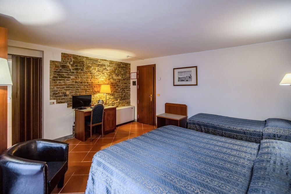 undefined Hotel Martelli 8