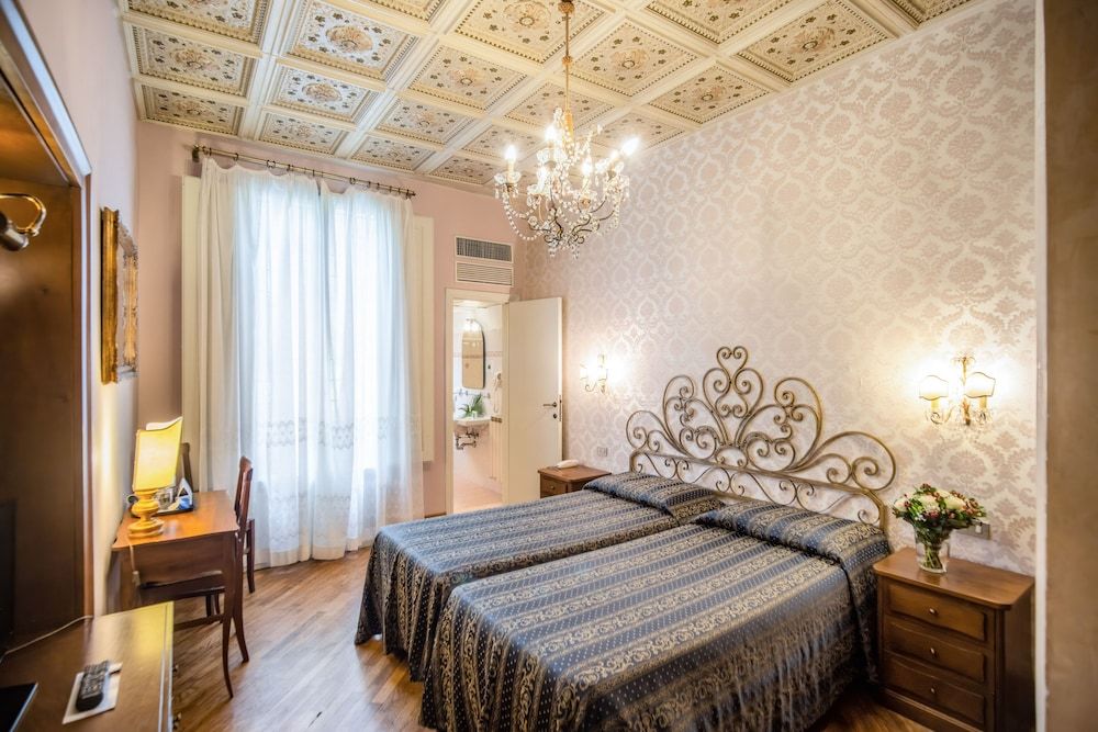 undefined Hotel Martelli 5