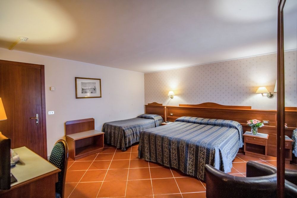 undefined Hotel Martelli 9
