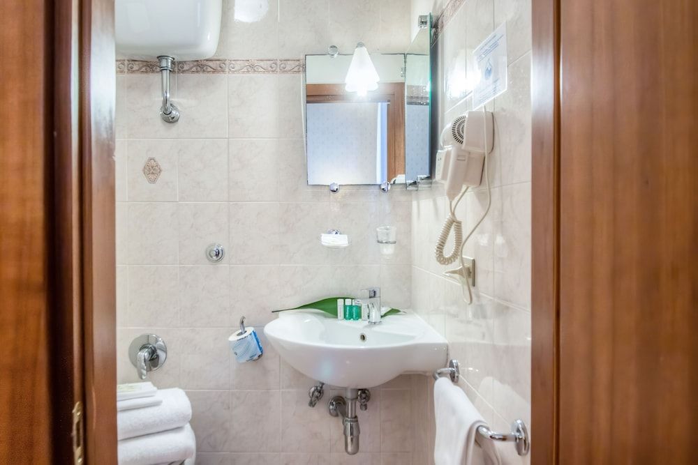 Hotel Martelli Classic Double Room 11