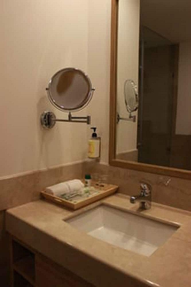 Lemon Tree Hotel, East Delhi Mall, Kaushambi Superior Room 8
