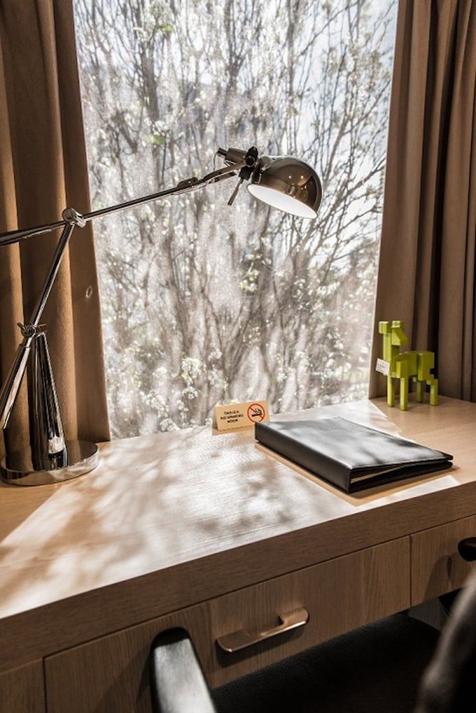 The Waverley International Hotel Premium King Suite 5