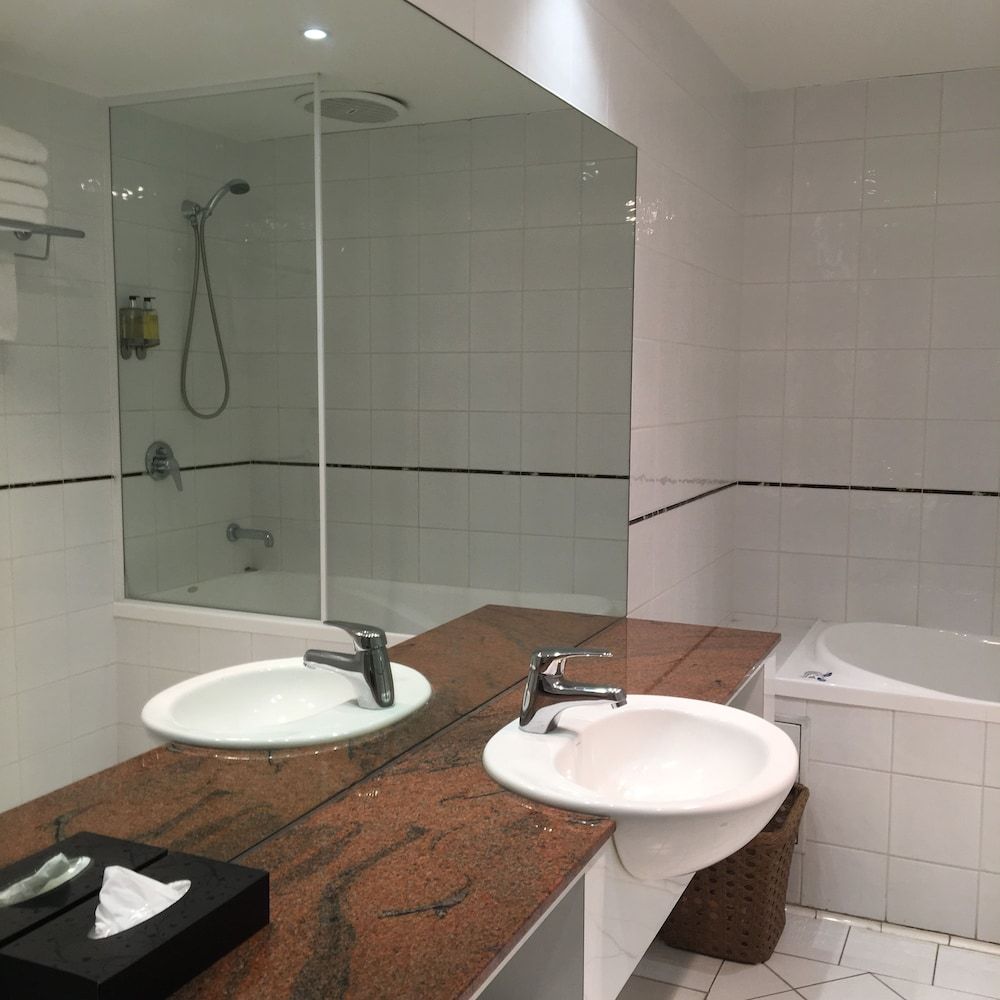 The Waverley International Hotel Premium Queen Suite 5