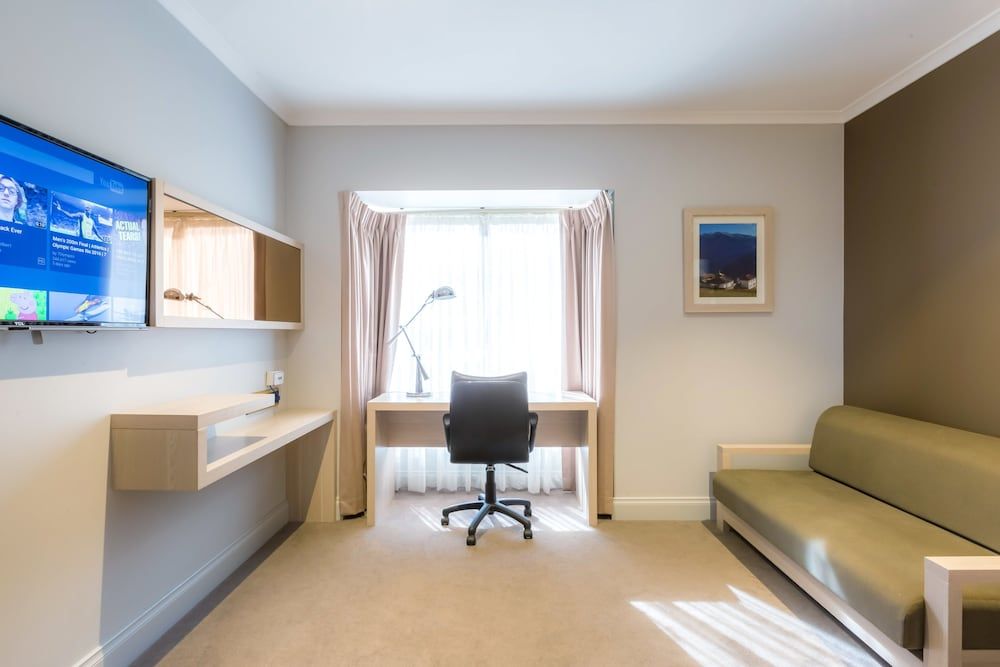 The Waverley International Hotel Premium Queen Suite 9