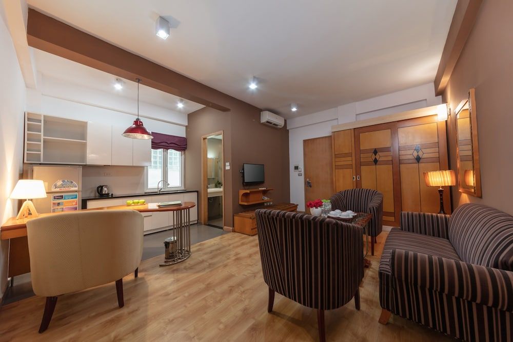 Golden Sunshine Villa Hotel and Travel