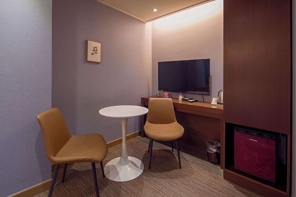 Namsan Hill Hotel Deluxe Double Room 8