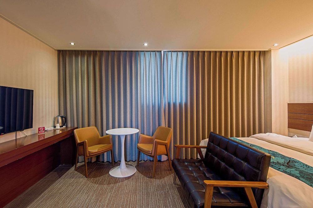 Namsan Hill Hotel Deluxe Double Room 7