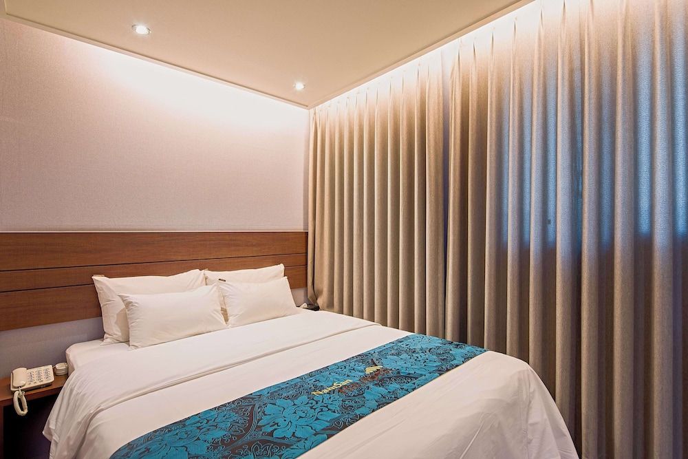 Namsan Hill Hotel Deluxe Double Room 4