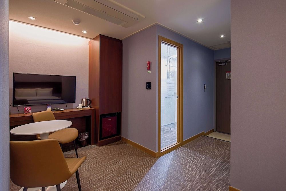 Namsan Hill Hotel Deluxe Double Room 10