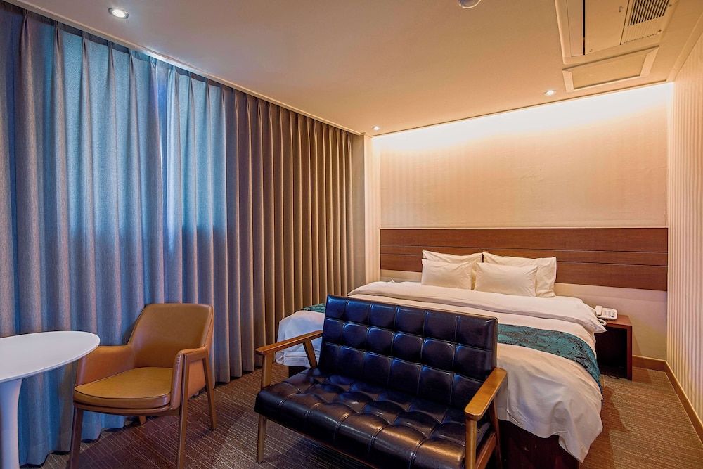 Namsan Hill Hotel Deluxe Double Room 3