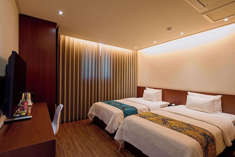 Namsan Hill Hotel Deluxe Double Room 5