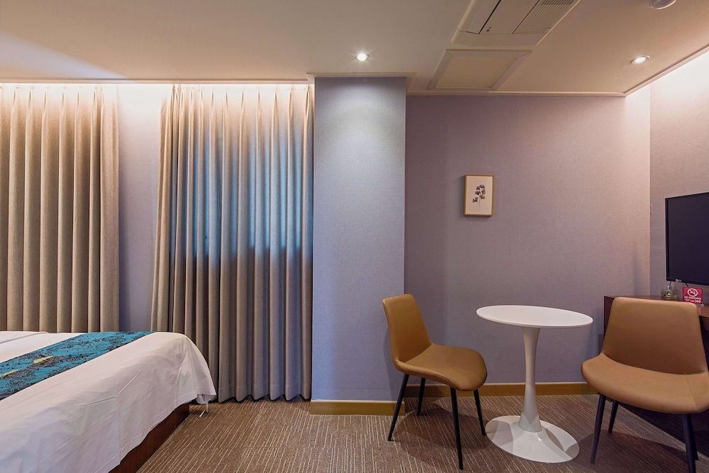 Namsan Hill Hotel Deluxe Double Room 11