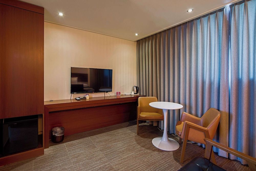 Namsan Hill Hotel Deluxe Double Room 9