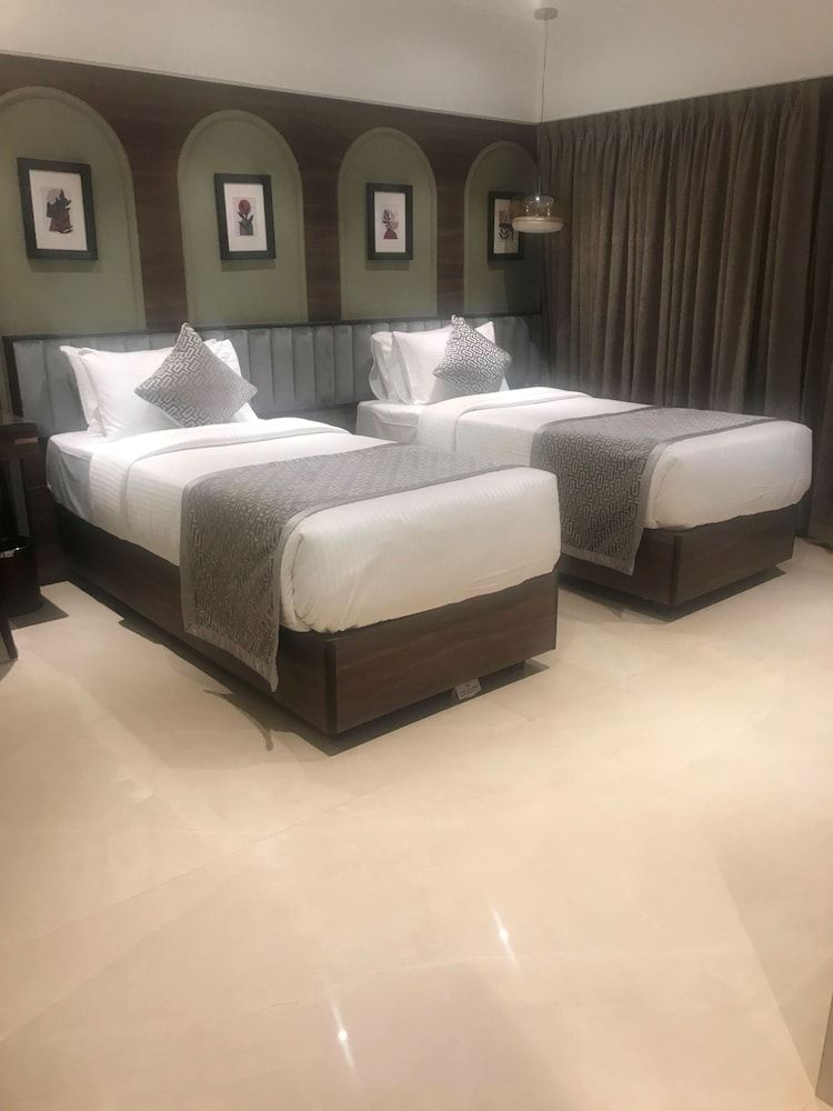 Tunga International Hotel Elegant Twin Room Joint Bed 4