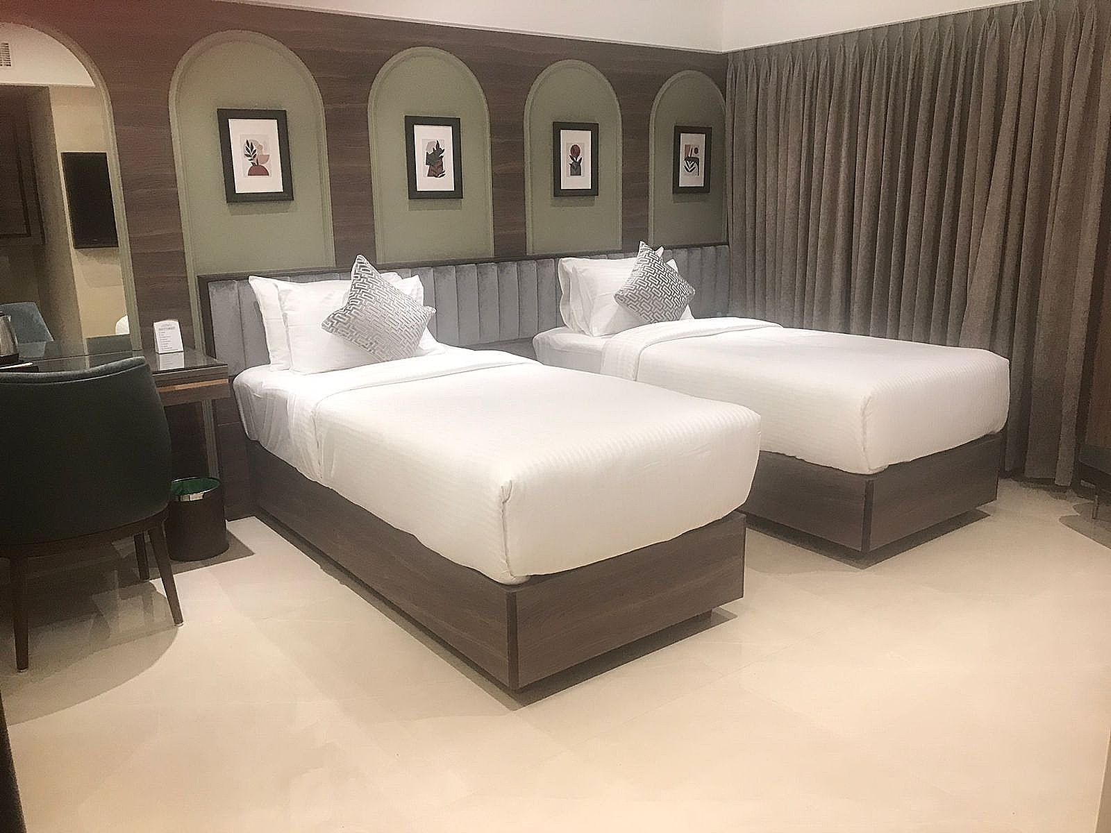 Elegant Room Twin Bed