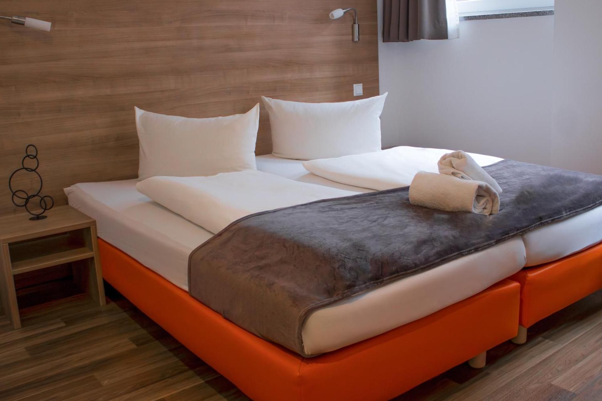 Double Room (1 Adult)