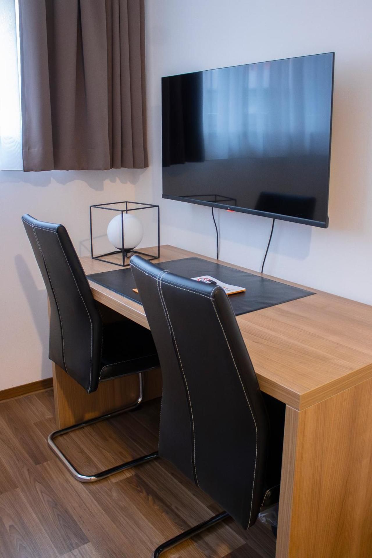 Double Room (1 Adult)