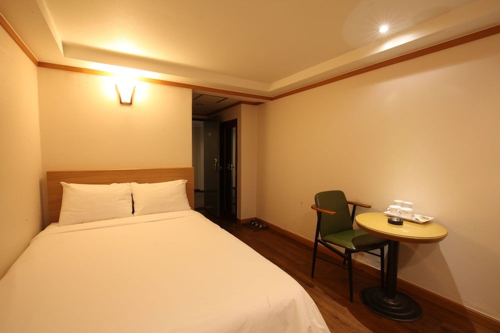 Angel Hotel Business Double Room Single Use, 1 Bedroom, Non Smoking 2