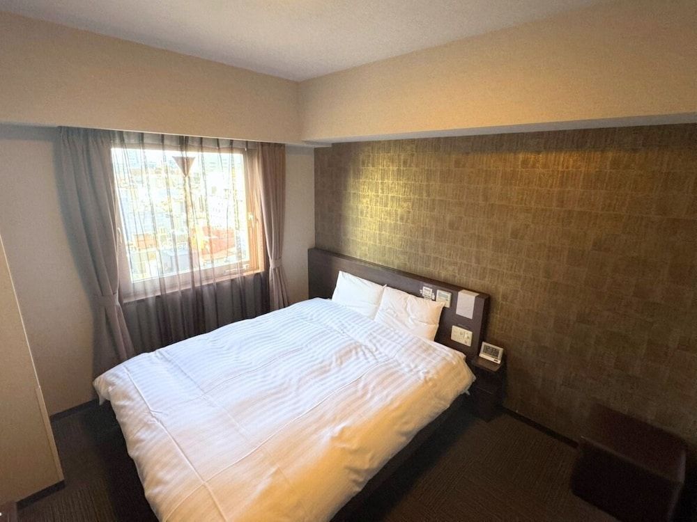 Queen Room W/4 nights Non Smoking(No cleaning)