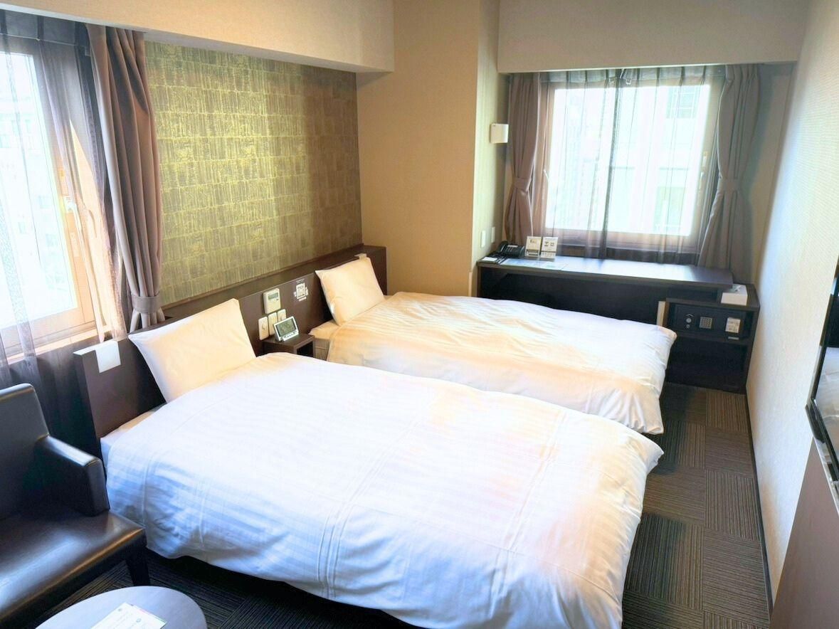 Compact Twin Non-Smoking