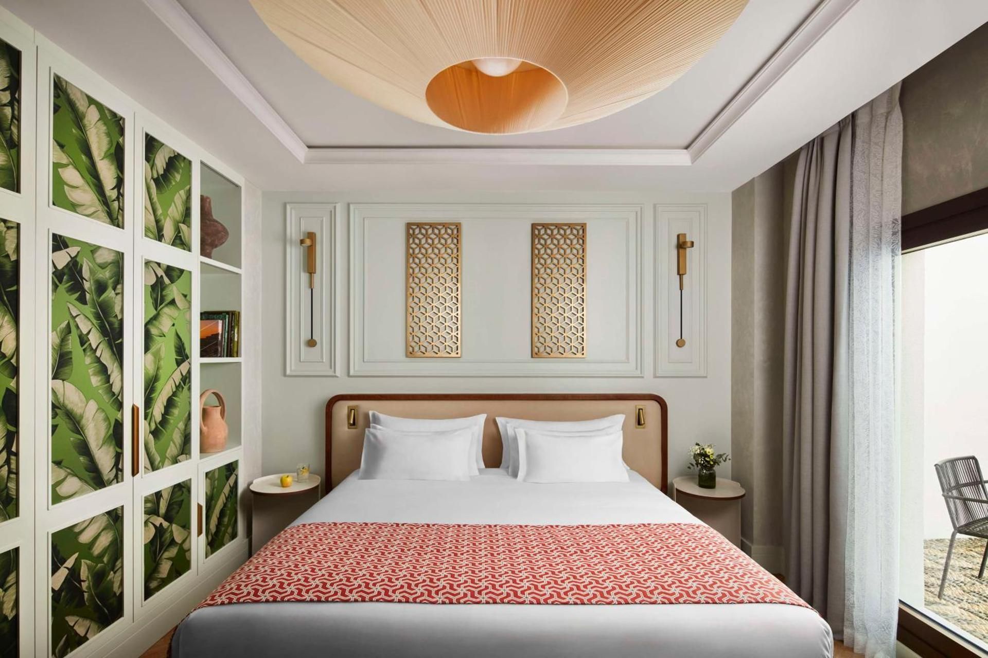 NH Collection Amistad Cordoba Suite with extra bed (2 adults + 2 children)