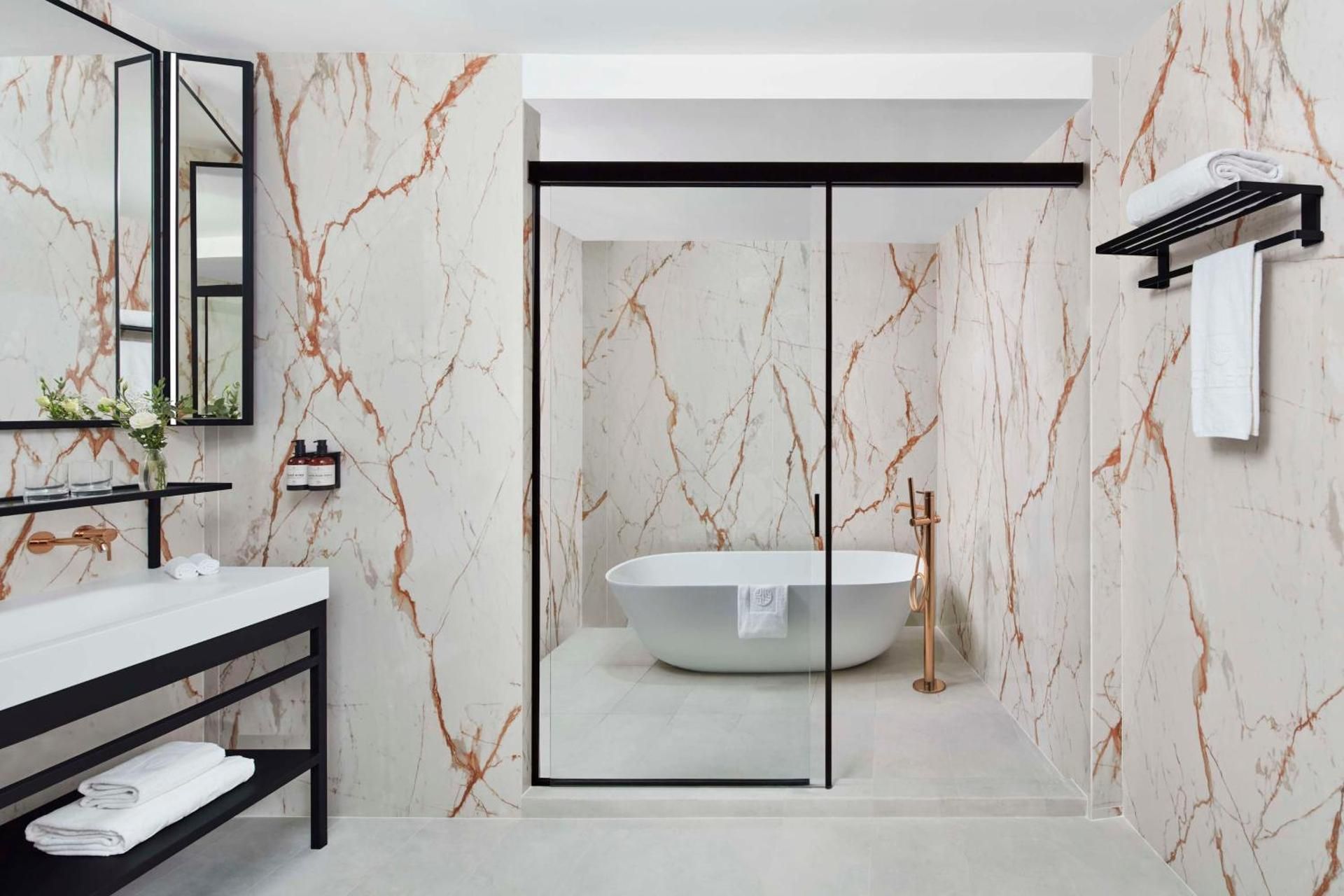 NH Collection Amistad Cordoba Suite with extra bed (2 adults + 2 children) 3