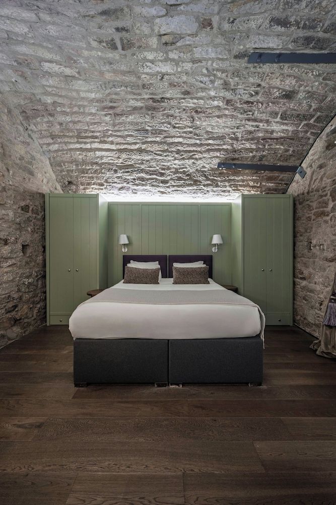 undefined Old Town Chambers, Autograph Collection 8